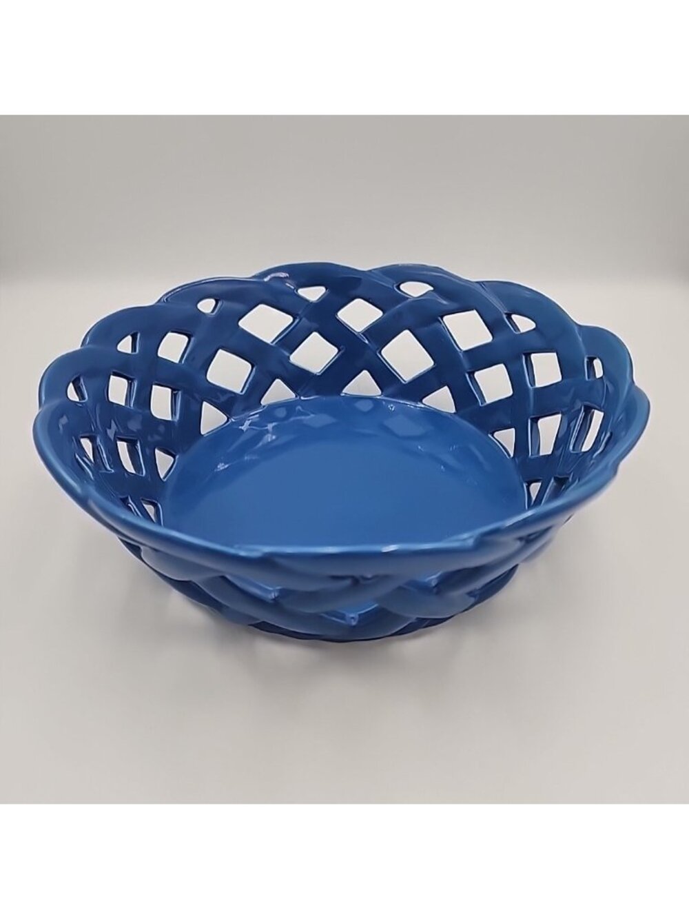 Temptations Tara Old World Blue Lattice Basketweave Breadbasket Dish Server